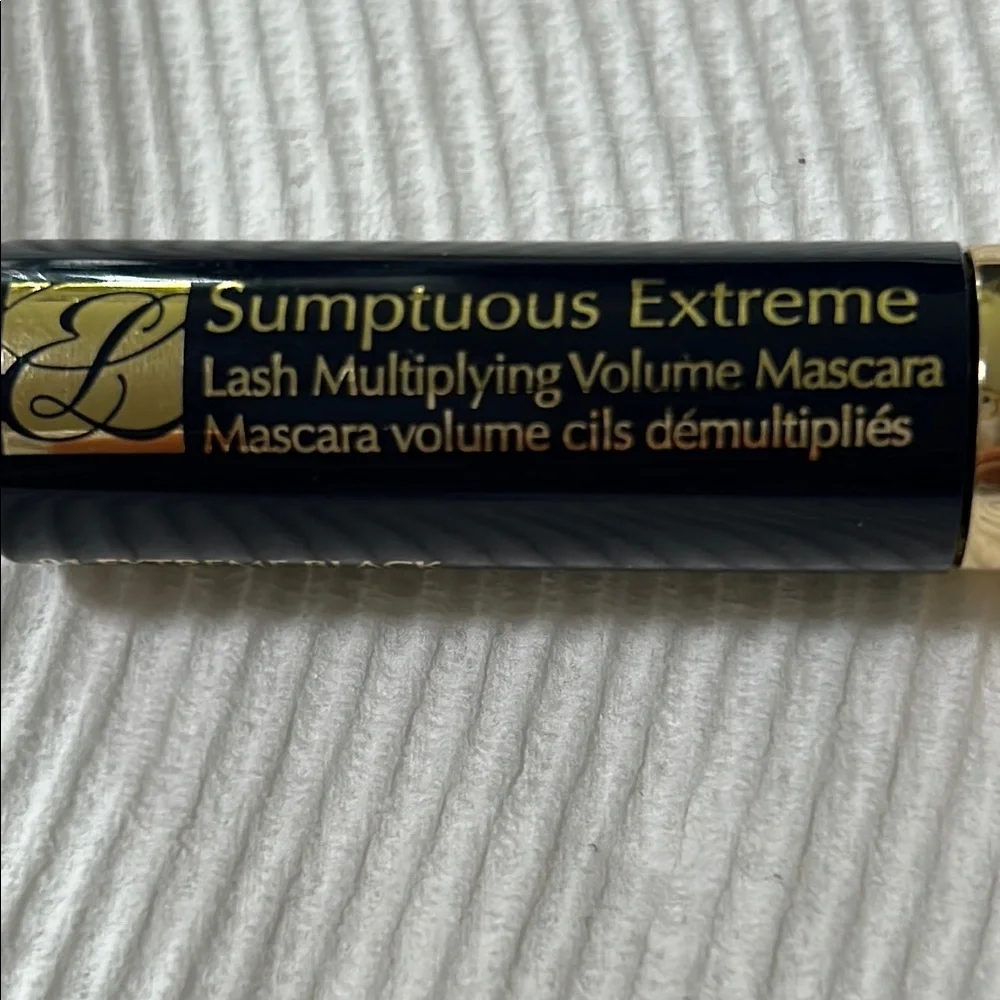 Estee Lauder Sumptuous Extreme Mascara and Double Wear Stay in place lip pencil